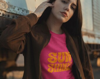 Retro Sunshine Graphic T-shirt: Vintage Style Unisex Tee