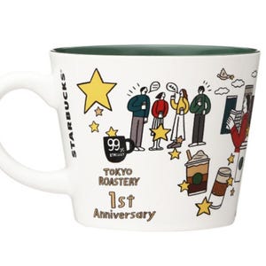 Op de afbeelding: Een set van drie keramische nestkommen in afnemende maten. De kommen hebben een gespikkelde, matte afwerking in crème, lichtbruin en donkerbruin. De grootste kom heeft een diameter van ongeveer 20 cm.