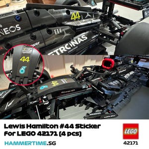 Puede incluir: Un conjunto de cuatro pegatinas negras y amarillas para el coche de Fórmula 1 LEGO 42171 Lewis Hamilton. Las pegatinas presentan el número 44, el logotipo de Petronas y el logotipo de Mercedes-AMG.