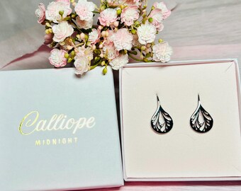 Pretty cutout earrings. Minimalist earrings. Boxed earrings. Gifting. Presentation box.
