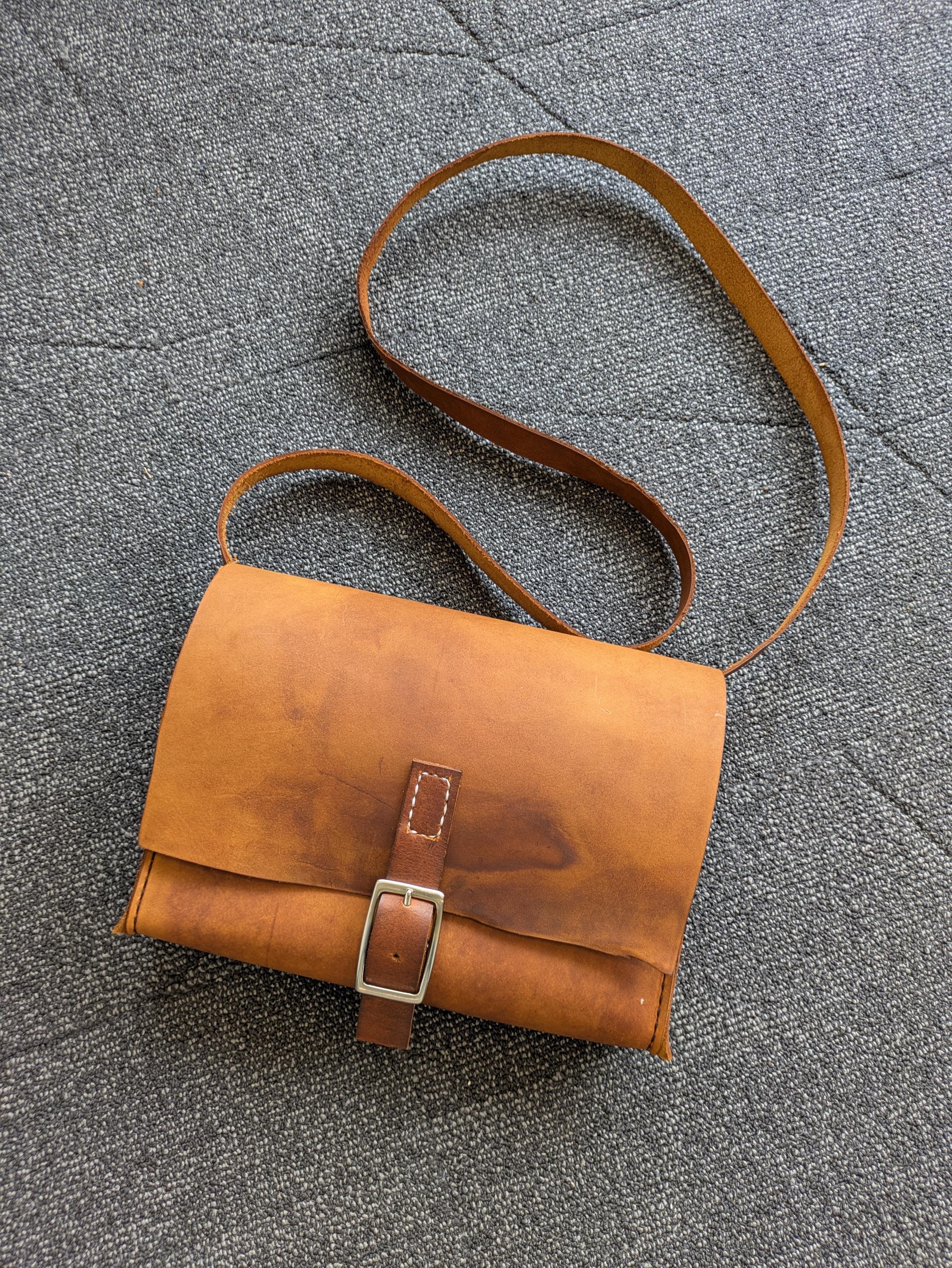 レッドデッドリデンプション　RDR2 ショルダー　メッセンジャー　バッグ　レザー レッドデッドリデンプション RDR2 ショルダー メッセンジャー