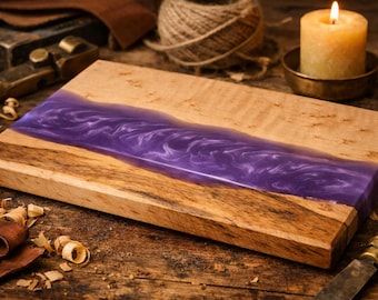 Tabla de servir Birds Eye Maple Purple Epoxy River – Decoración rústica de cocina