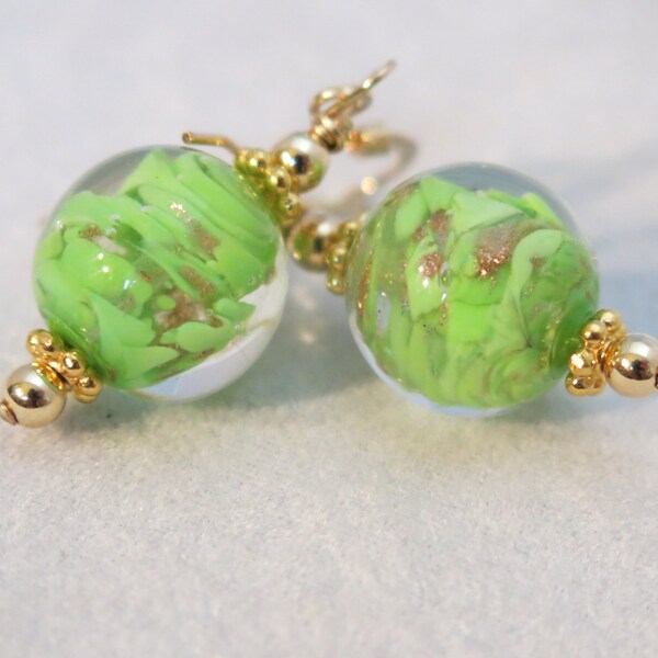 Vintage vidrio veneciano verde 14K oro llenar pendientes