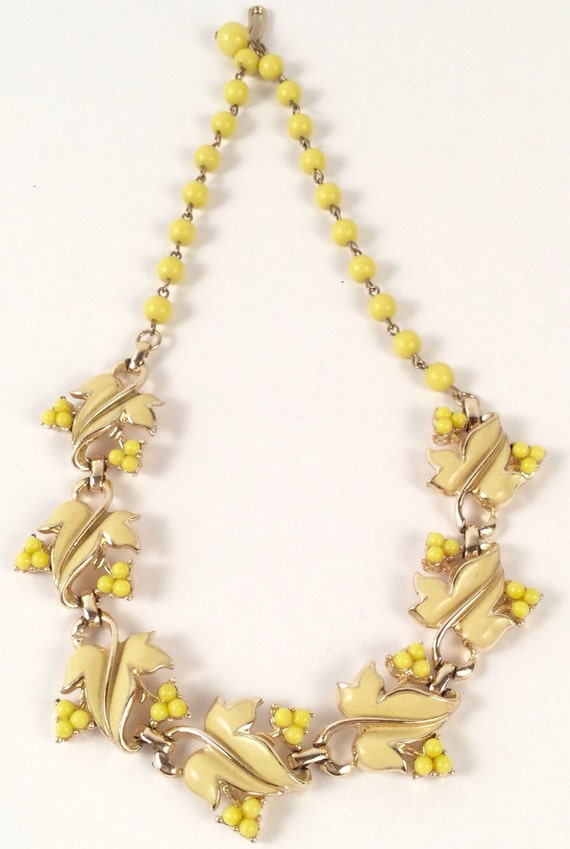 Yellow enamel leaf choker necklace - image 3