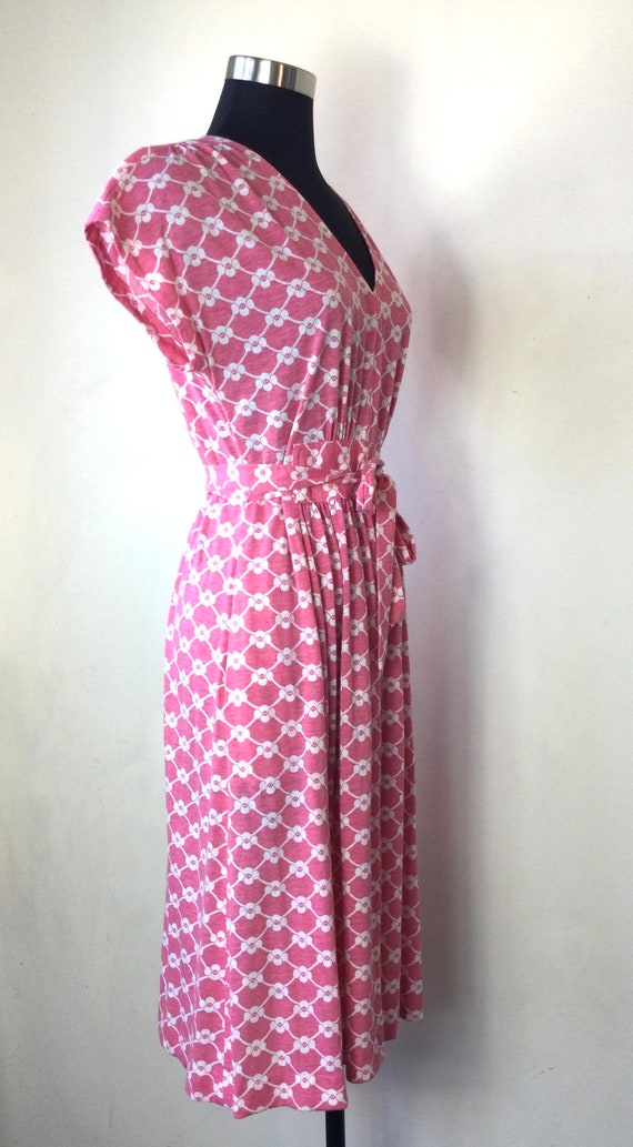 1970s Matti Lynne pink and white jersey maxi dress - image 3