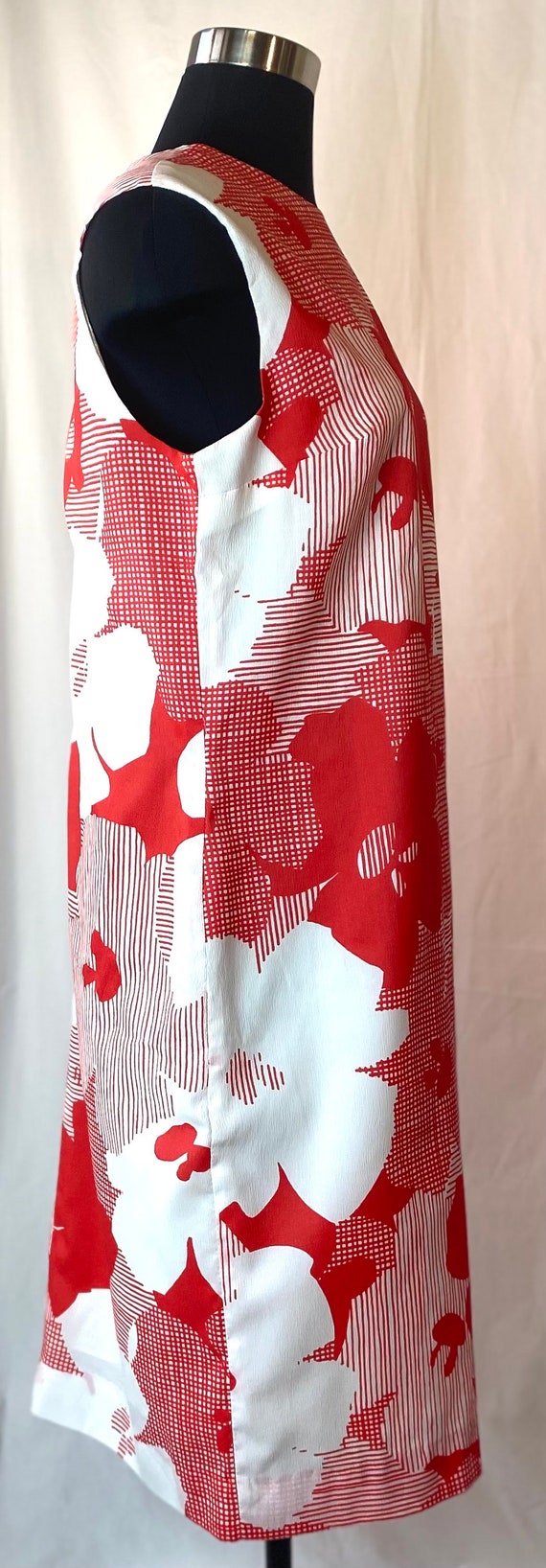 1960s red and white floral shift dress - image 3