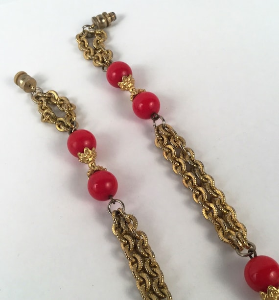 Red bead and textured goldtone chain necklace - image 4