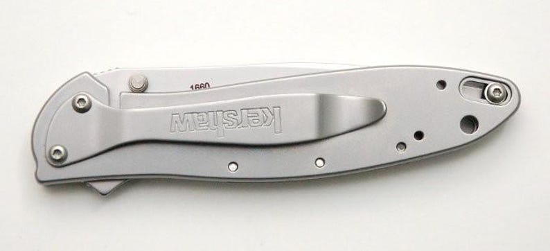 Puede incluir: Un juego de tres tazas de cer&aacute;mica con un acabado mate moteado. Las tazas son de color crema, gris claro y gris oscuro. Cada taza tiene un dise&ntilde;o simple y minimalista.