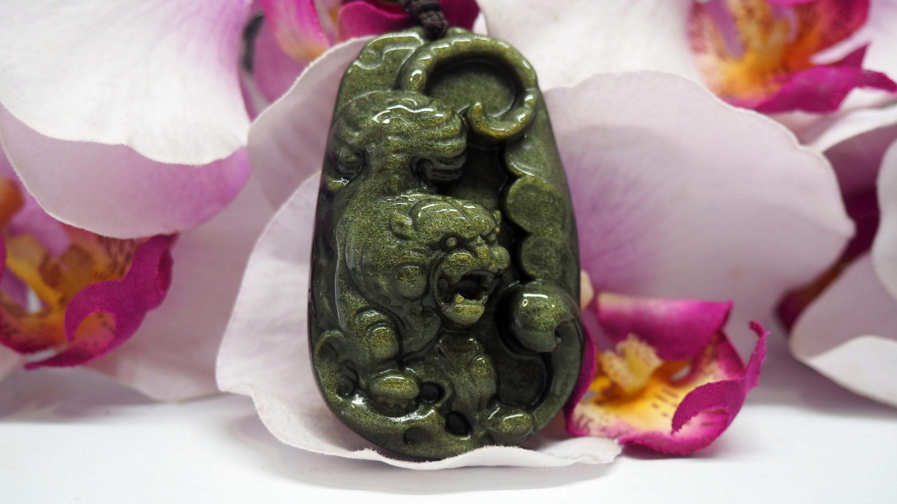 Golden Sheen Obsidian Carved Tiger (japanese: トラtora