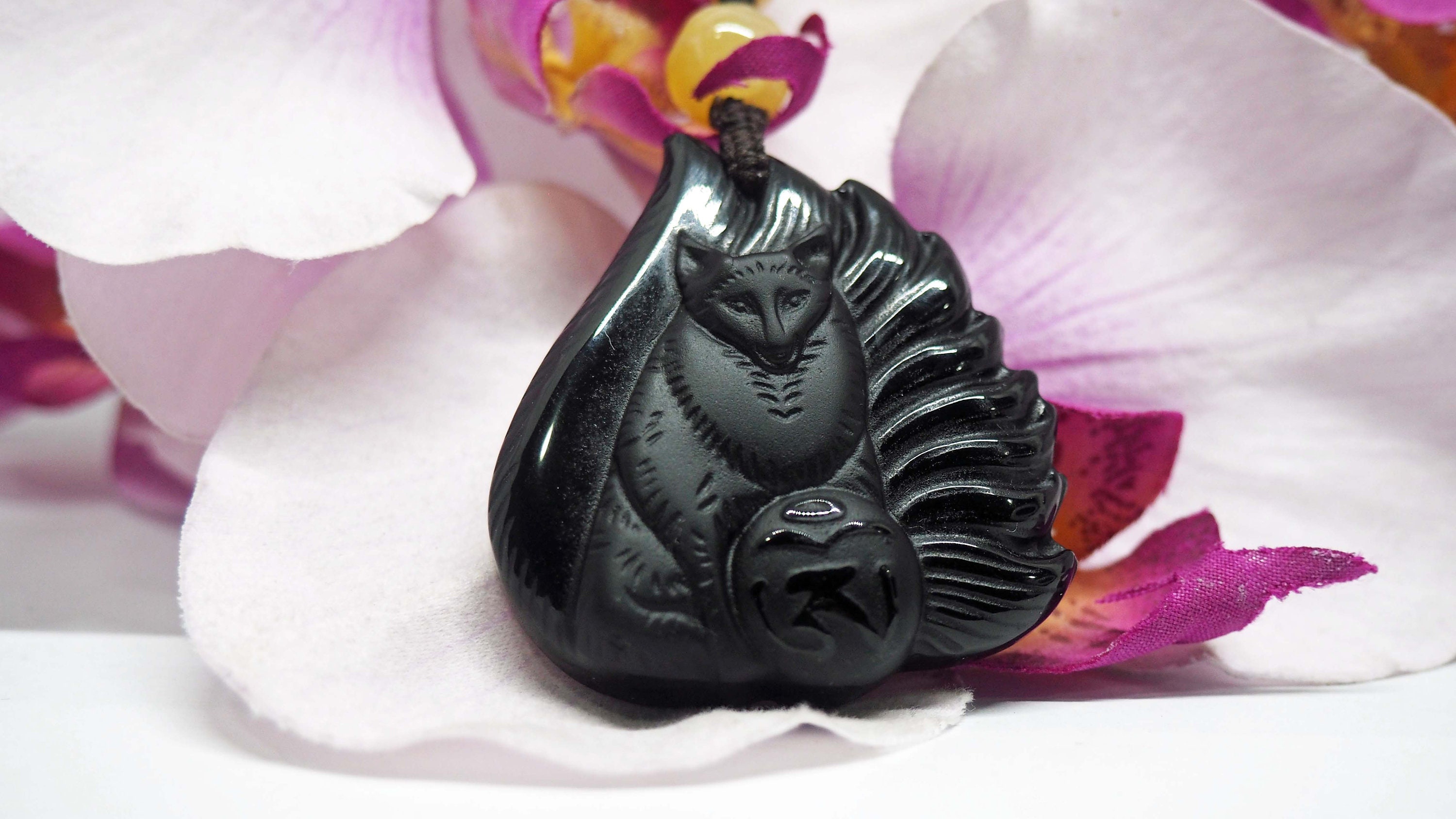 POWERFUL Obsidian Nine Tailed Fox With a STAR BALL 黑曜石九尾狐狸