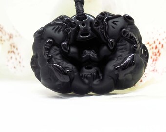 Obsidian Carved Double Pixiu = Japanese : Hikyū ( 黑耀石双招
