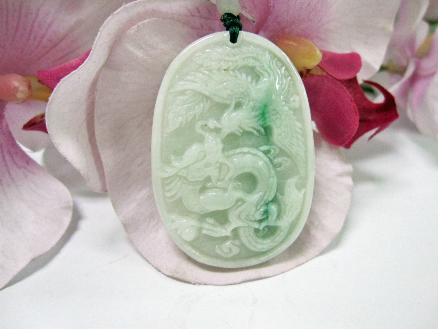 Jade “long feng cheng xiang 龍凤呈祥’ Fashion Charm Necklace