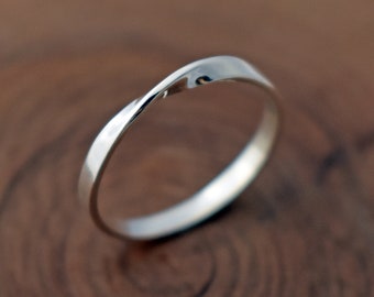 Slim Mobius Ring in Recycled Sterling Silver - Skinny Mobius Stackable Ring - Eternity Ring - Infinity Ring - Gift