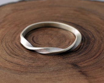 Gentle Twist Ring in Recycled Sterling Silver - Mobius Ring - Wave ring - Stackable - Minimalist - Moebius - Sculptural