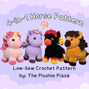 Könnte beinhalten: Ein Häkelmuster mit vier Plüschpferddesigns, darunter ein Einhorn. Die Pferde sind in Rosa, Lila, Schwarz und Hellbraun gehalten. Der Text lautet "4-in-1 Horse Pattern" und "Low-Sew Crochet Pattern by: The Plushie Place."