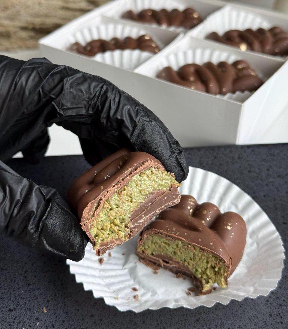 ミルク & ダーク ピスタチオ × クナーファ チョコレートバー 2枚セット本物 Kunafa pistachio milk chocolate bar - Etsy 日本