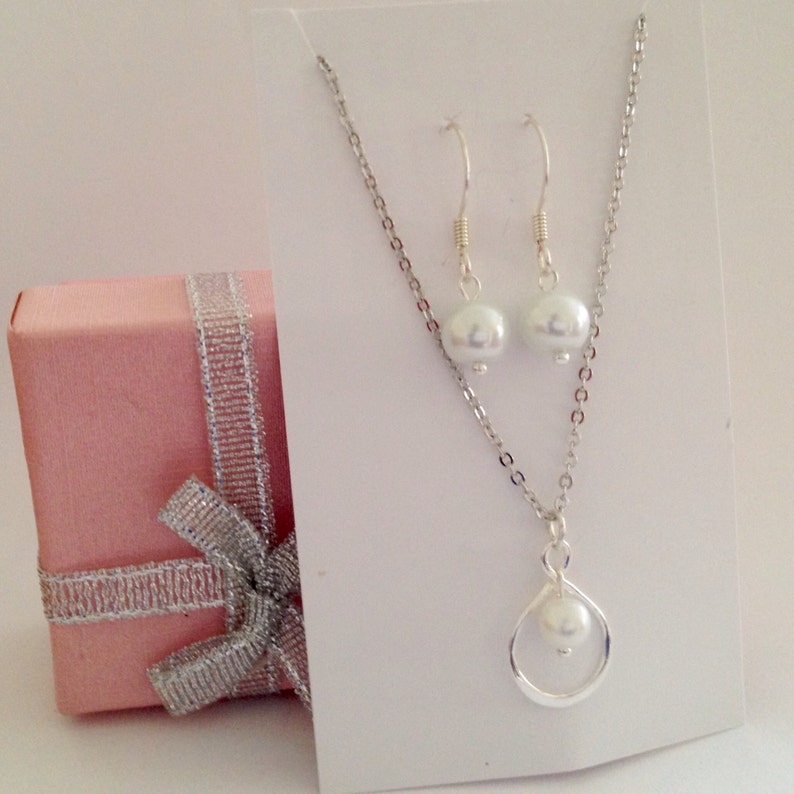 15% Off: Bridesmaids Gift Necklace Infinity Necklace and Pearl - Etsy