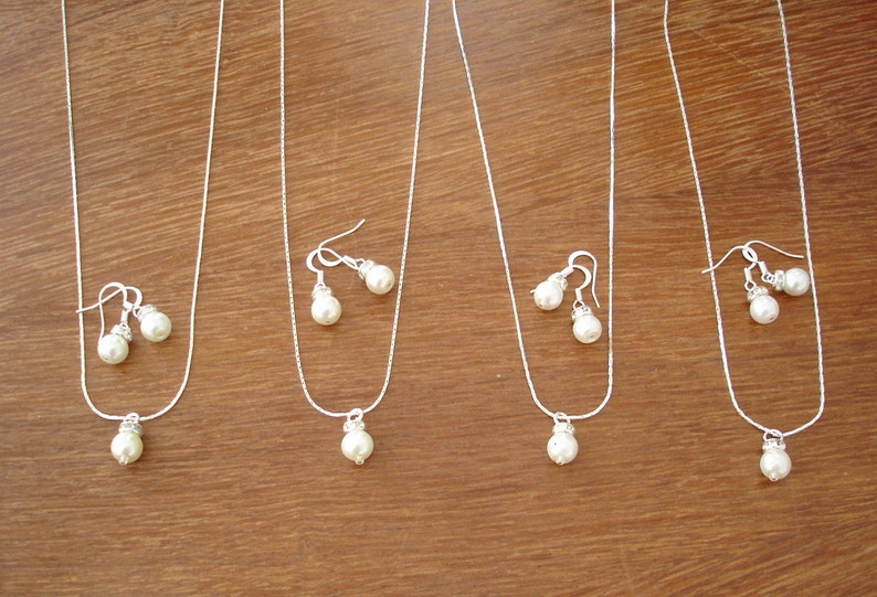 Weddings Simple /& Elegant Pearl Bridesmaid Jewelry Set Necklace and Earrings