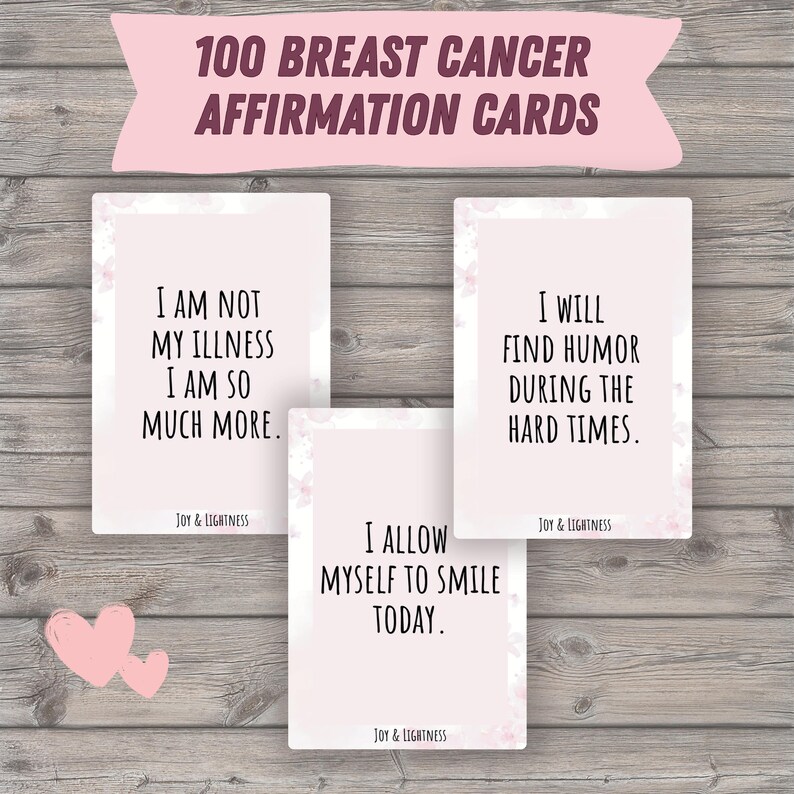 Puede incluir: Un conjunto de tarjetas de afirmaci&oacute;n para pacientes con c&aacute;ncer de mama. Las tarjetas tienen un dise&ntilde;o floral rosa suave y presentan afirmaciones positivas como "No soy mi enfermedad, soy mucho m&aacute;s". La pancarta dice "100 Tarjetas de afirmaci&oacute;n para el c&aacute;ncer de mama."