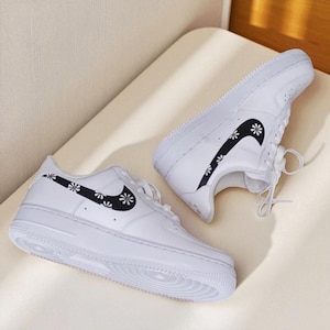 Benutzerdefinierte Daisy Flower Air Force 1 Sneakers, handbemalte Blumen AF1 Schuhe, süße weiße kundenspezifische Schuhe, Geschenk für sie, personalisierte AF1