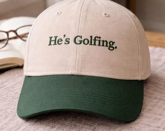 Geborduurde golfhoed, He's Golfing-pet, vintage papa-hoed, grappige golfhoed, unisex baseballpet, cadeau voor golfer, minimalistische borduurhoed