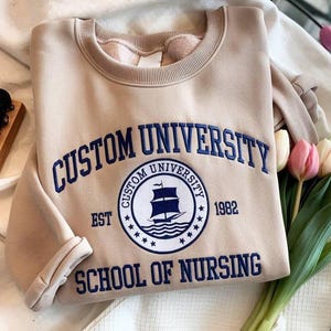 Sweat-shirt universitaire personnalisé, sweat-shirt brodé universitaire personnalisé, sweat-shirt universitaire, cadeau sweat-shirt universitaire, école secondaire