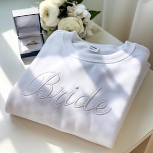 Haftowana bluza panny młodej, spersonalizowana bluza panny młodej, haftowana bluza, haftowany sweter, prezenty na wieczór panieński, prezenty dla pana młodego