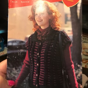 Free shipping - New Red Heart quick knit and crocheted afghans & apparel “weekend wonders” pattern book