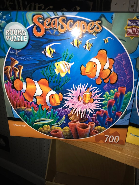 NIB Masterpieces Colorful Sea Life 700 Piece Round Jigsaw Puzzle