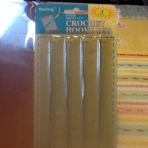 NIP Set of 4 steel crochet hooks - no. 10, 7, 1 and 0