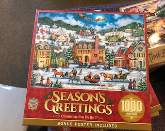 Könnte beinhalten: Ein 1000-teiliges Puzzle mit einer Winterszene. Die Schachtel zeigt eine festliche Illustration eines verschneiten Dorfes mit Pferdekutschen und dem Text "Season's Greetings". Ein Bonusposter ist enthalten.