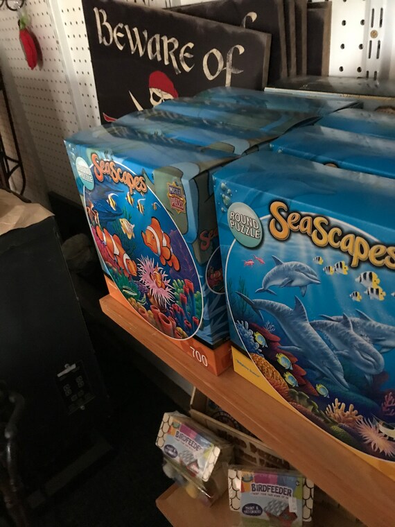 NIB Masterpieces Colorful Sea Life 700 Piece Round Jigsaw Puzzle