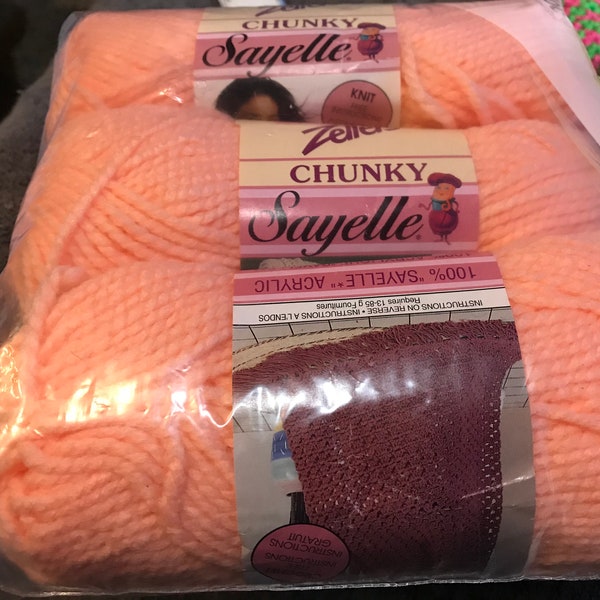 1 skein NWT Zellers Sayelle chunky acrylic yarn - color: coral/peach - 85 grams