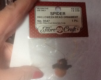 8 spider Halloween bead embellishment - kid’s craft beading projects Halloween decor