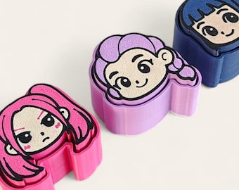 Brinquedo Clicker KPop Demon Hunters – Chaveiro Anti-Stress Estilo Chibi (Zoey, Rumi, Mira) e Saja Boys
