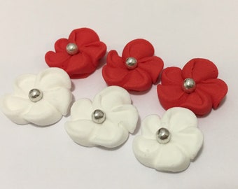100 royal icing flowers (50 white , 50 red) Approx.size 1/2” with silver sugar center