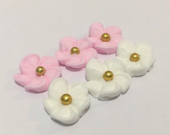 100 royal icing flowers ( 50 white, 50 light pink sugar flowers) Approx.size 1/2” with gold sugar center