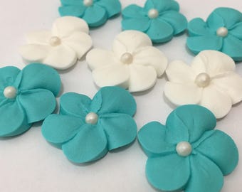 100 royal icing flowers (50 white,50 teal) Approx. size 3/4” with sugar pearl center