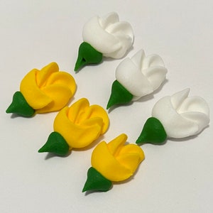 100 mini sugar flower buds (50 yellow and 50 white) royal icing flowers Approx.size 1/2”
