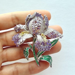 Purple Iris Flower Brooch, Unisex Jewelry Gift, Elegant Alloy Pin