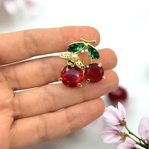 Broche de abeja y cereza • Broche con diseño de insecto