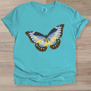 Fjärilsträdgårdsfest-T-shirt, Flutterfly vår-T-shirt, glädjefylld lätthet unisex kraftig bomullsskjorta, frihetens återfödelsegåva, naturälskare