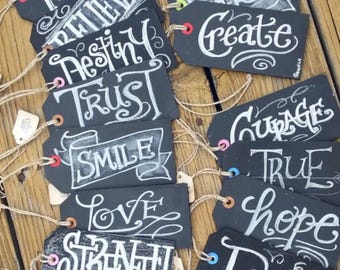 Chalkboard Hang Tags Wooden Name Tags Personalized Gift Label Twine for Teacher Christmas Stocking Nursery & Classroom Decor Calligraphy