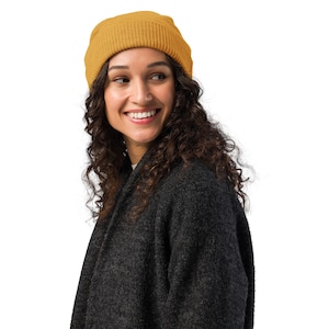 Mustard - Gestrickte Mütze. Leichter, superweicher Stoff, maschinenwaschbar, Einheitsgröße. Umweltfreundlich.