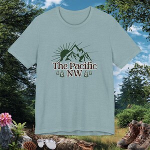 Pacific Horizons: maglietta con design vintage della foresta