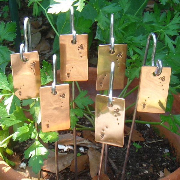 Marcadores de jardín / planta estacas - cobre - abeja ocupada adorno - Set de seis - mano personalizadas estampadas