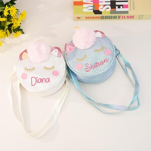 Personalisierte Einhorn Kleinkind Geldbörse, Einhorn Tasche mit Namen, Einhorn Crossbody kleines Mädchen, Blumenmädchen, kleines Mädchen Geburtstagsgeschenk, kleine Handtasche