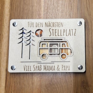 Camping Geldgeschenk - personalisierbare Geldgeschenkkarte "Abenteuerlust" – Campervan & Bäume STELLPLATZ | Pappelsperrholz | DIN A6
