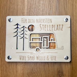 Camping Geldgeschenk - personalisierbare Geldgeschenkkarte "Abenteuerlust" – Wohnwagen & Bäume STELLPLATZ | Pappelsperrholz | DIN A6