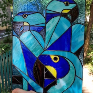 Buntglas-Papageien-Panel - Handgefertigte bunte Ara-Fensterkunst - Tropische Vogel-Wanddekoration - Einzigartiges Glasgeschenk für Vogelliebhaber